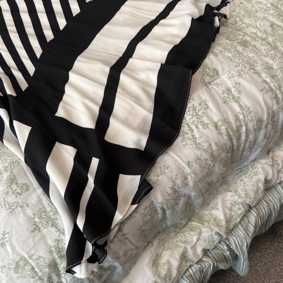 Womens dress - Picture 3 of 5